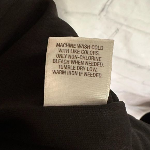 Roz & Ali Black Zip Jacket with Gold Accents, XL, Pre-owned - Picture 7 of 7